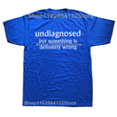 Camiseta Unissex Undiagnosed But Something Is Definitely Wrong Divertida Y2K Algodão