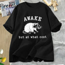 Camiseta Retro Awake But At What Cost Possum Divertida Sarcástica Vintage Anos 90